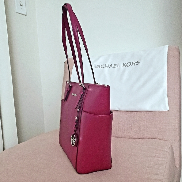 NWT! *PRICE DROP* M KORS JET SET LG TOTE - Picture 4 of 8